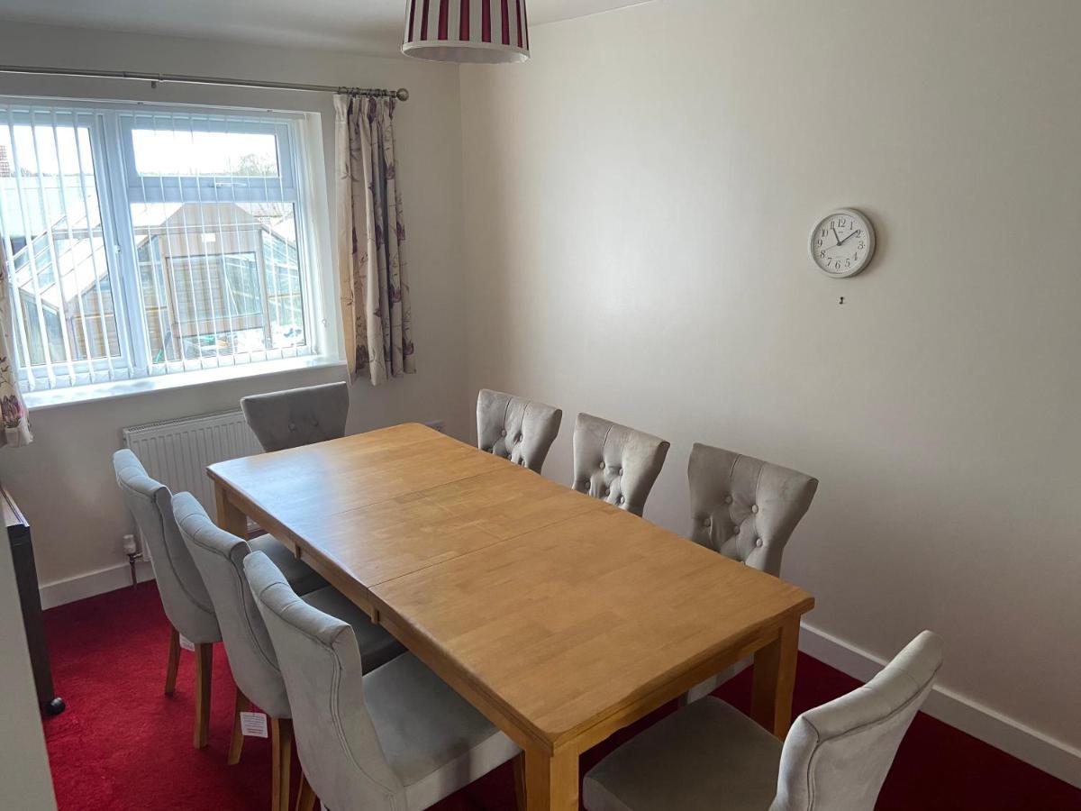 Large 4 Bedroom Home In Boston Spa Village In-Between York, Harrogate And Leeds, Sleeps 9 Zewnętrze zdjęcie