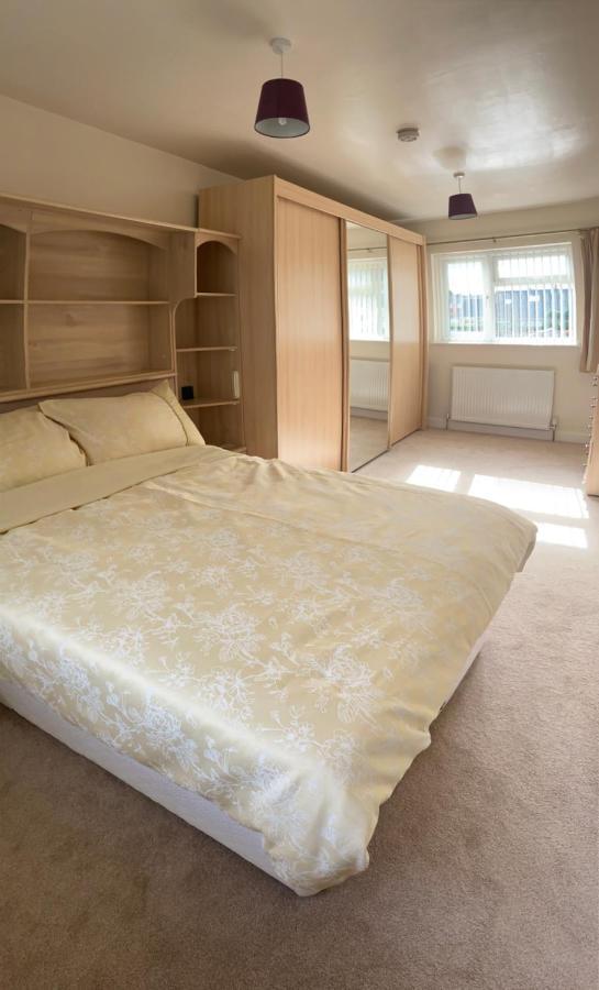Large 4 Bedroom Home In Boston Spa Village In-Between York, Harrogate And Leeds, Sleeps 9 Zewnętrze zdjęcie