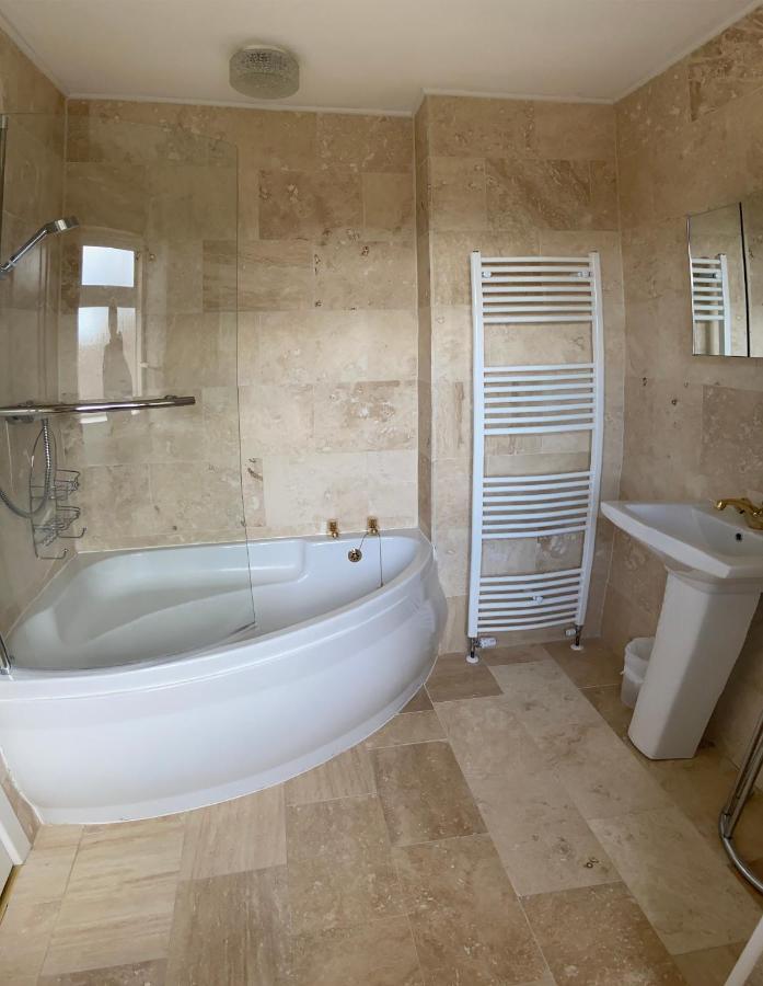 Large 4 Bedroom Home In Boston Spa Village In-Between York, Harrogate And Leeds, Sleeps 9 Zewnętrze zdjęcie